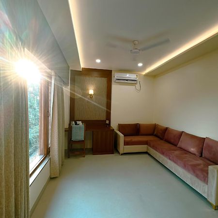 Hotel Ananda Kashi Varanasi Esterno foto