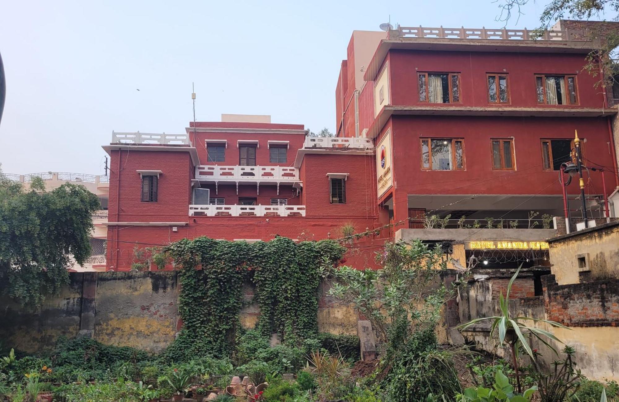 Hotel Ananda Kashi Varanasi Esterno foto