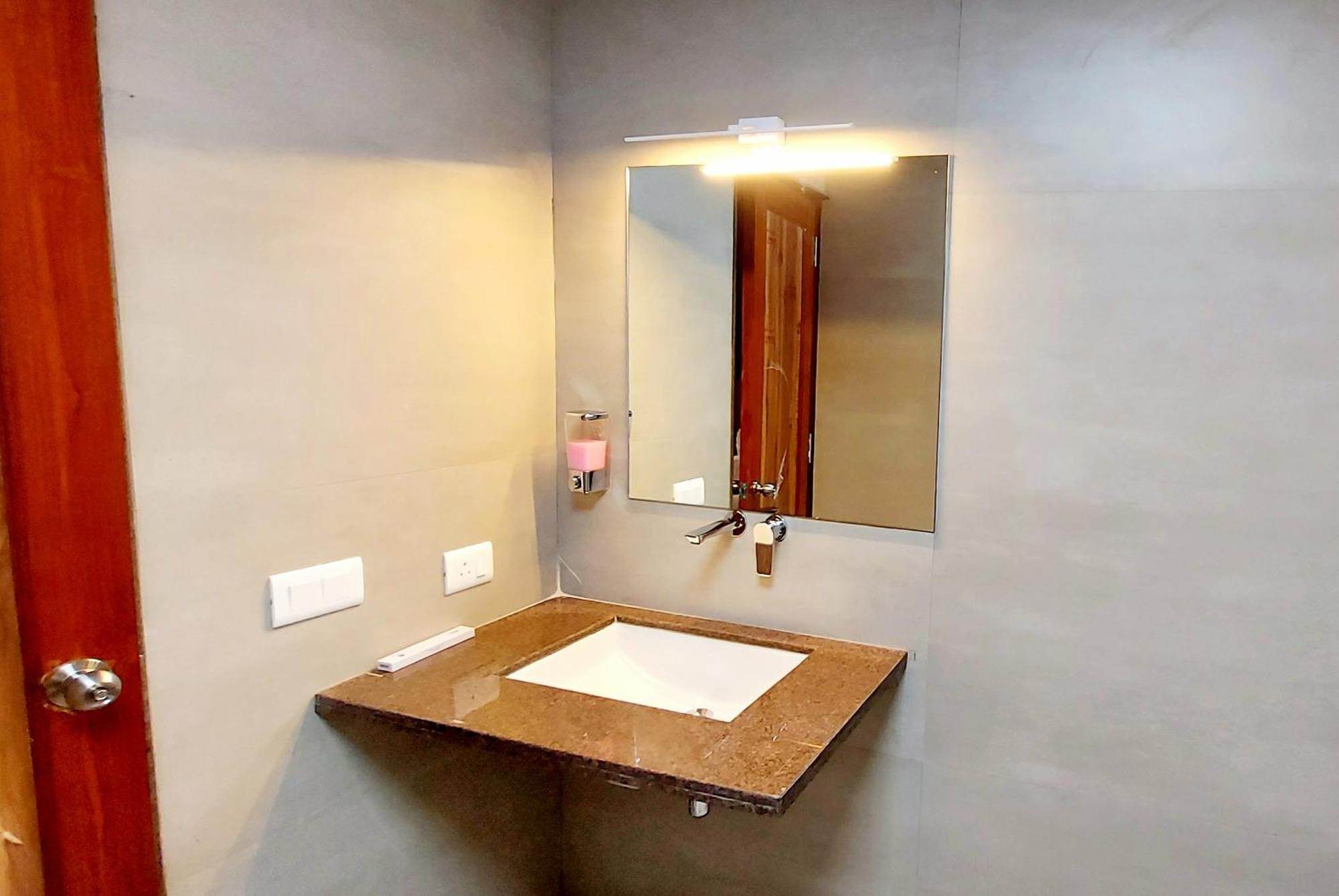 Hotel Ananda Kashi Varanasi Esterno foto